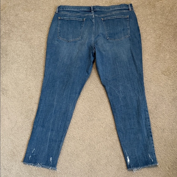 a.n.a Medium Blue Cropped Jeans with Distressed Hem - Picture 9 of 9